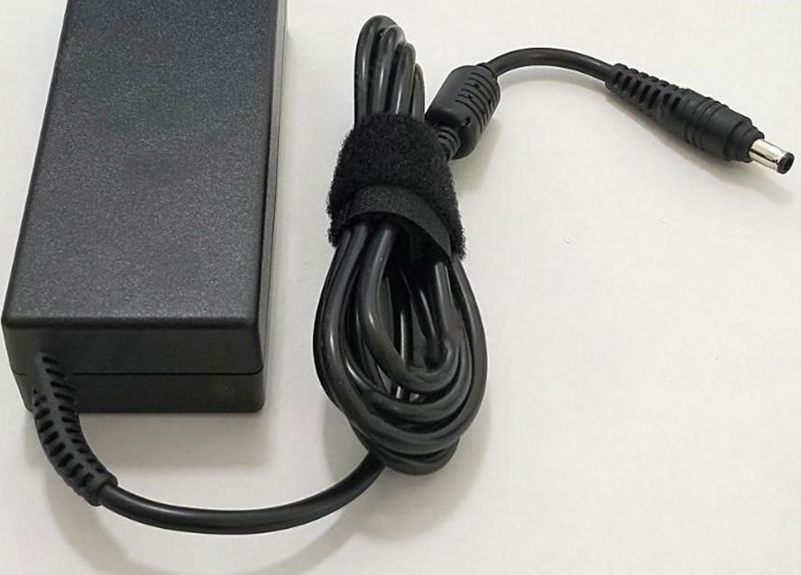LAMTECH NOTEBOOK ADAPTER 90W SAMSUNG 19V4,74A 5,0x1,0x3,0mm
