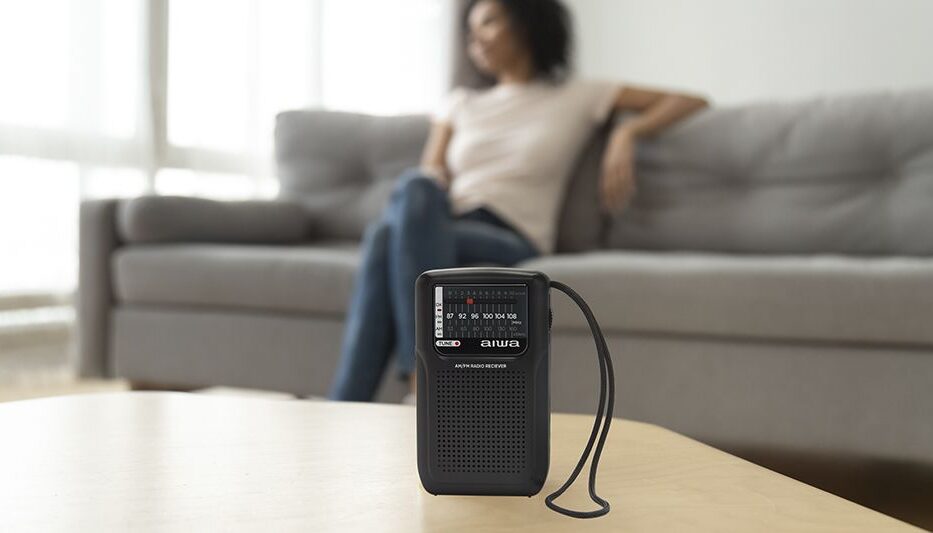 AIWA POCKET RADIO WITH EARPHONES BLACK