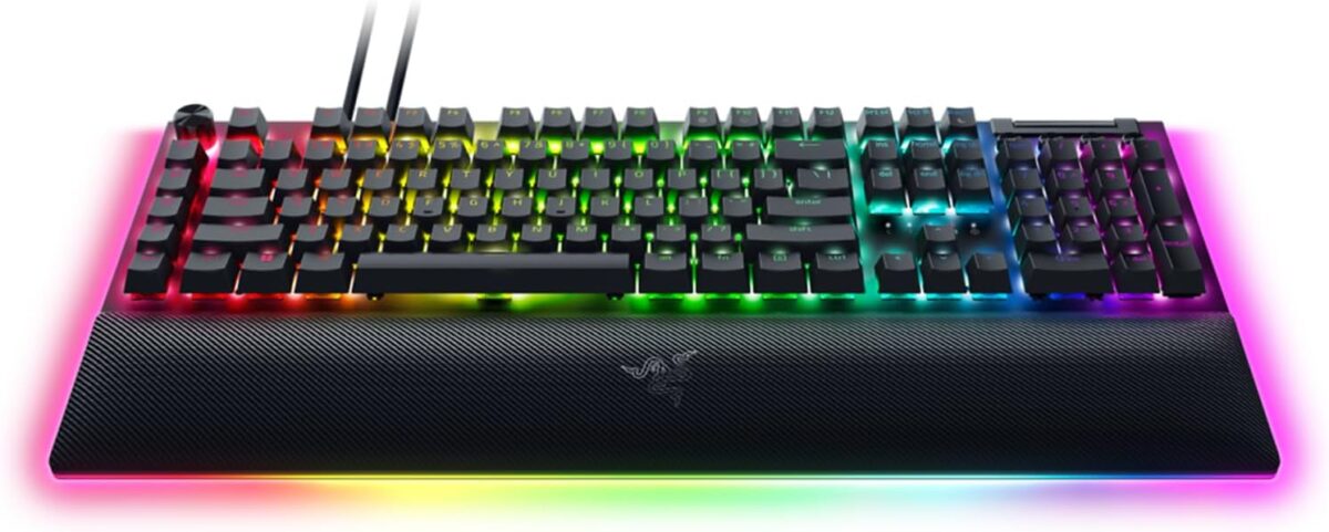 Razer BLACKWIDOW V4 PRO UK LAYOUT - Gaming Mechanical RGB Keyboard - Green Clicky Switches - Macros