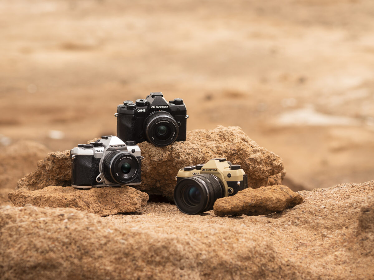 OM-5 II body black, BLS-50 Battery, Eyecup, USB Connection Cable, Shoulder Strap, Manual, Warranty